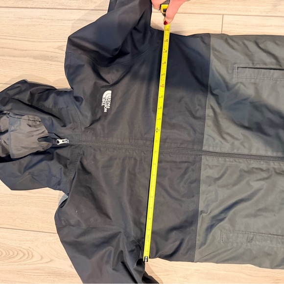 The North Face Kids' XL Charcoal and Black Hyvent jacket - Picture 9 of 10
